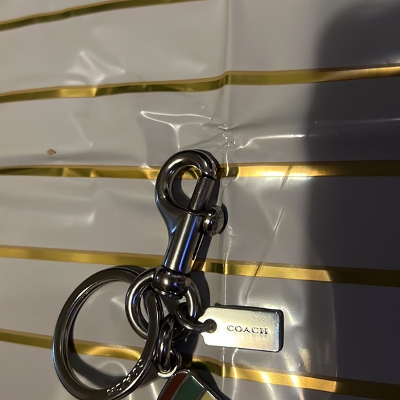 COACH! Bag charm, matches with Any bag, clutch,really anything you can think off - Picture 3 of 3